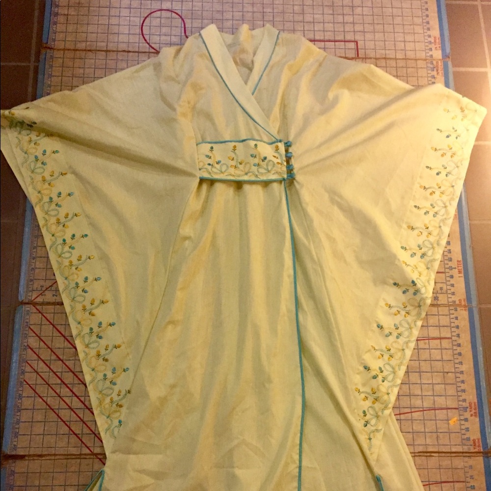 Vintage Kimono robe size Sm/med